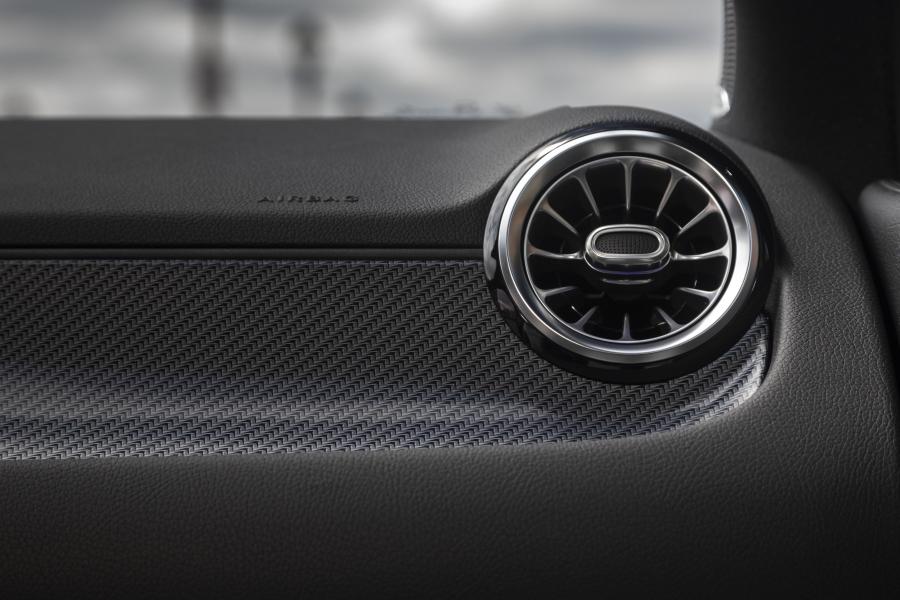 Детали интерьера Mercedes-Benz GLA250 AMG Line (H247) 2020 года  (NA) (фото 81 из 96)